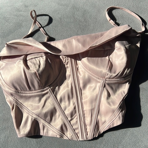 Corset - Picture 1 of 4